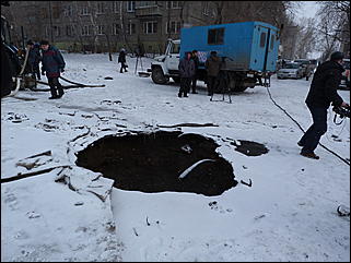 16-17 марта 2011 г., Барнаул   Устранение аварии на коллекторе в центре Барнаула