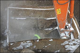 16-17 марта 2011 г., Барнаул   Устранение аварии на коллекторе в центре Барнаула