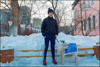18 декабря 2015 г. Барнаул   Белый козленок поздравил с наступающим Новым годом барнаульский детский дом