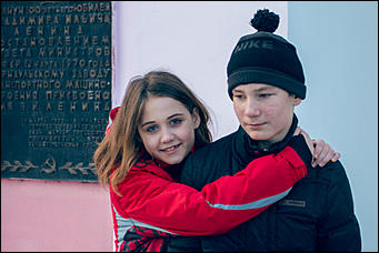18 декабря 2015 г. Барнаул   Белый козленок поздравил с наступающим Новым годом барнаульский детский дом