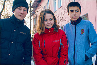 18 декабря 2015 г. Барнаул   Белый козленок поздравил с наступающим Новым годом барнаульский детский дом