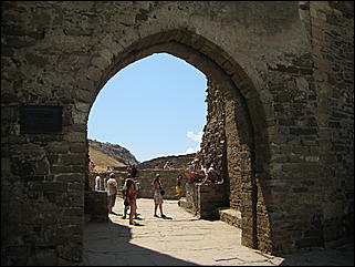 Август 2009 г., Крым   Генуэзская крепость в городе Судаке (Крым, Украина)