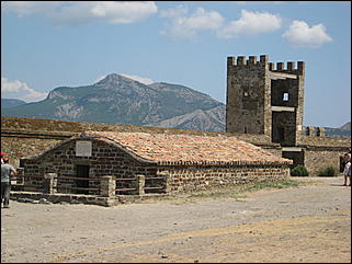 Август 2009 г., Крым   Генуэзская крепость в городе Судаке (Крым, Украина)
