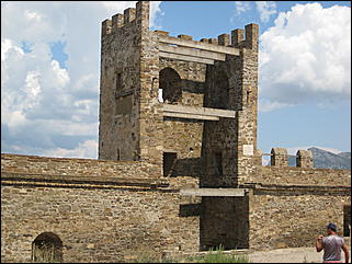 Август 2009 г., Крым   Генуэзская крепость в городе Судаке (Крым, Украина)