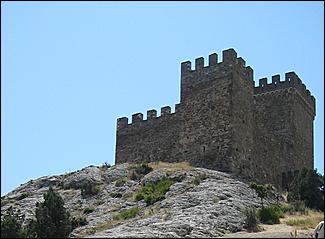 Август 2009 г., Крым   Генуэзская крепость в городе Судаке (Крым, Украина)