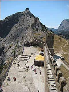 Август 2009 г., Крым   Генуэзская крепость в городе Судаке (Крым, Украина)