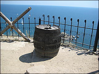 Август 2009 г., Крым   Генуэзская крепость в городе Судаке (Крым, Украина)