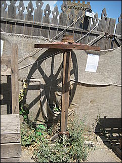 Август 2009 г., Крым   Генуэзская крепость в городе Судаке (Крым, Украина)