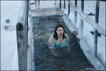 19 январь 2017 г., Барнаул © Амител Вячеслав Мельников Как барнаульцы окунаются в купель на Крещение