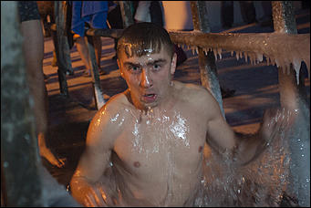 19 январь 2017 г., Барнаул © Амител Вячеслав Мельников Как барнаульцы окунаются в купель на Крещение