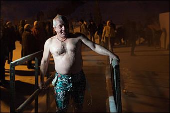 19 январь 2017 г., Барнаул © Амител Вячеслав Мельников Как барнаульцы окунаются в купель на Крещение