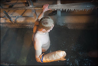 19 январь 2017 г., Барнаул © Амител Вячеслав Мельников Как барнаульцы окунаются в купель на Крещение