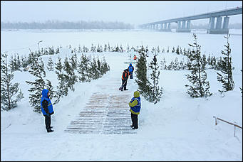 19 января 2020 г., Барнаул. Екатерина Смолихина   Боятся, но купаются. Как в Барнауле прошло Крещение Господне