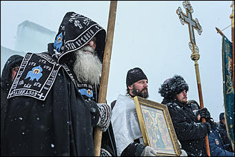 19 января 2020 г., Барнаул. Екатерина Смолихина   Боятся, но купаются. Как в Барнауле прошло Крещение Господне