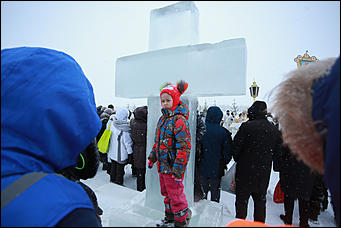 19 января 2020 г., Барнаул. Екатерина Смолихина   Боятся, но купаются. Как в Барнауле прошло Крещение Господне