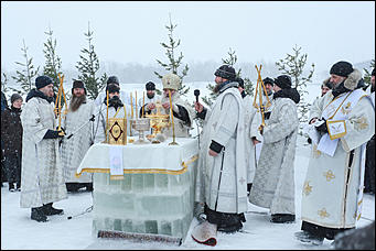 19 января 2020 г., Барнаул. Екатерина Смолихина   Боятся, но купаются. Как в Барнауле прошло Крещение Господне