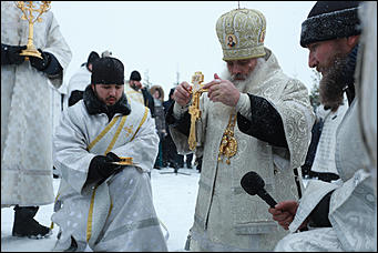 19 января 2020 г., Барнаул. Екатерина Смолихина   Боятся, но купаются. Как в Барнауле прошло Крещение Господне