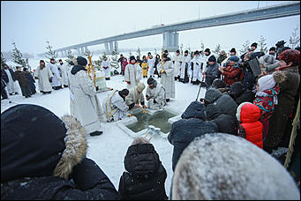 19 января 2020 г., Барнаул. Екатерина Смолихина   Боятся, но купаются. Как в Барнауле прошло Крещение Господне