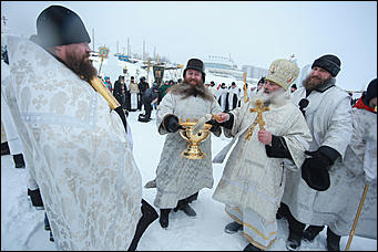 19 января 2020 г., Барнаул. Екатерина Смолихина   Боятся, но купаются. Как в Барнауле прошло Крещение Господне