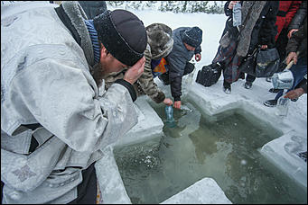 19 января 2020 г., Барнаул. Екатерина Смолихина   Боятся, но купаются. Как в Барнауле прошло Крещение Господне