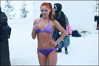 19 января 2020 г., Барнаул. Екатерина Смолихина   Боятся, но купаются. Как в Барнауле прошло Крещение Господне