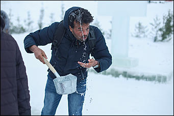 19 января 2020 г., Барнаул. Екатерина Смолихина   Боятся, но купаются. Как в Барнауле прошло Крещение Господне