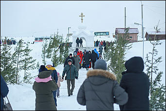 19 января 2020 г., Барнаул. Екатерина Смолихина   Боятся, но купаются. Как в Барнауле прошло Крещение Господне