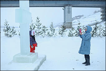 19 января 2020 г., Барнаул. Екатерина Смолихина   Боятся, но купаются. Как в Барнауле прошло Крещение Господне