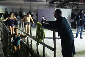 19 января 2020 г., Барнаул. Екатерина Смолихина   Боятся, но купаются. Как в Барнауле прошло Крещение Господне