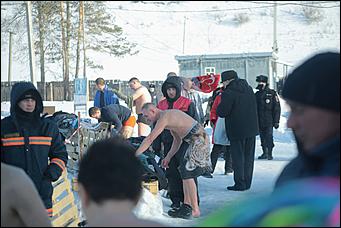 20 января 2021 г., Барнаул   "Вытаскивай меня, я уже все". Как в Барнауле прошел праздник Крещения