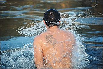 20 января 2021 г., Барнаул   "Вытаскивай меня, я уже все". Как в Барнауле прошел праздник Крещения