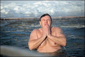 20 января 2021 г., Барнаул   "Вытаскивай меня, я уже все". Как в Барнауле прошел праздник Крещения