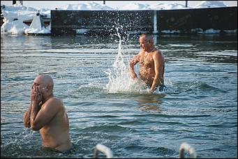 20 января 2021 г., Барнаул   "Вытаскивай меня, я уже все". Как в Барнауле прошел праздник Крещения