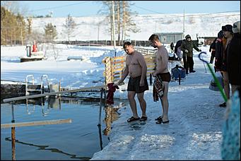 20 января 2021 г., Барнаул   "Вытаскивай меня, я уже все". Как в Барнауле прошел праздник Крещения