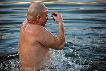 20 января 2021 г., Барнаул   "Вытаскивай меня, я уже все". Как в Барнауле прошел праздник Крещения