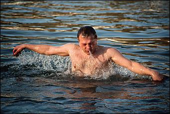 20 января 2021 г., Барнаул   "Вытаскивай меня, я уже все". Как в Барнауле прошел праздник Крещения