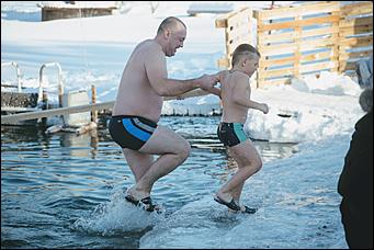 20 января 2021 г., Барнаул   "Вытаскивай меня, я уже все". Как в Барнауле прошел праздник Крещения