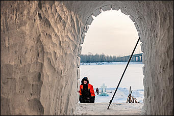 17 январь 2017 г., Барнаул © Амител Вячеслав Мельников   Как возводят купели для тех, кто будет окунаться в прорубь