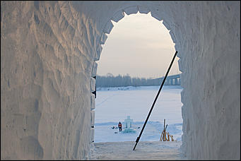17 январь 2017 г., Барнаул © Амител Вячеслав Мельников   Как возводят купели для тех, кто будет окунаться в прорубь