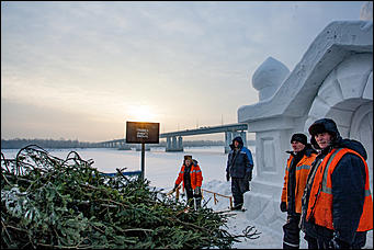 17 январь 2017 г., Барнаул © Амител Вячеслав Мельников   Как возводят купели для тех, кто будет окунаться в прорубь