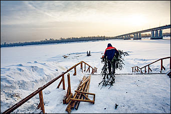 17 январь 2017 г., Барнаул © Амител Вячеслав Мельников   Как возводят купели для тех, кто будет окунаться в прорубь