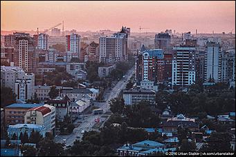 20 октябрь 2016 г., Барнаул. Евгений Кучинев   Дух захватывает: фотографии Барнаула от любителя гулять по крышам