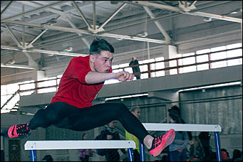 5 январь 2016 г., Барнаул   Сильнейшие легкоатлеты края борются за "Рождественский кубок" в Барнауле