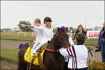 19 августа 2007г., Барнаул   Конно-спортивные состязания на "Кубок губернатора" (фото Кристины Красниковой)