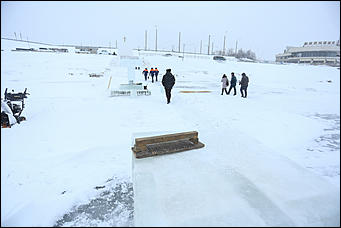 16 января 2018 г., Барнаул. Екатерина Смолихина   Спасатели проводят контрольные замеры толщины льда в преддверии Крещения 