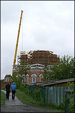 23 мая 2009 г., Барнаул   Установка позолоченного купола на Знаменском храме в Барнауле