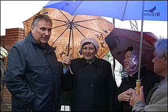 23 мая 2009 г., Барнаул   Установка позолоченного купола на Знаменском храме в Барнауле