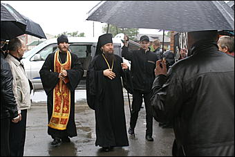 23 мая 2009 г., Барнаул   Установка позолоченного купола на Знаменском храме в Барнауле