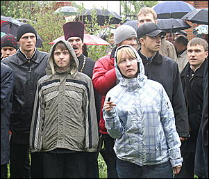 23 мая 2009 г., Барнаул   Установка позолоченного купола на Знаменском храме в Барнауле