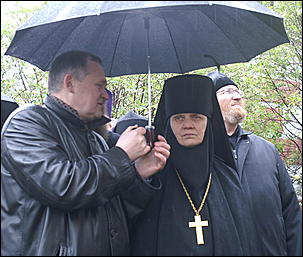 23 мая 2009 г., Барнаул   Установка позолоченного купола на Знаменском храме в Барнауле